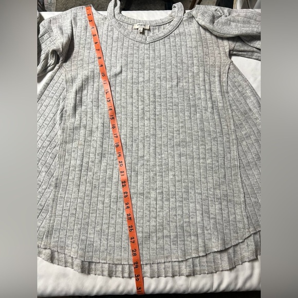 UMGEE Light gray ribbed cold shoulder knit top‎ size M - Picture 15 of 15